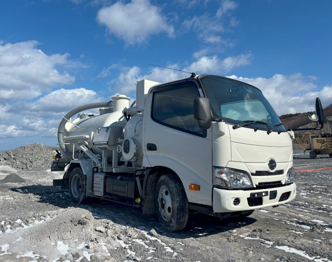 mullionk　香川県 2トン強力吸引作業車｜株式会社 TRD東北｜建設機械、削岩機の